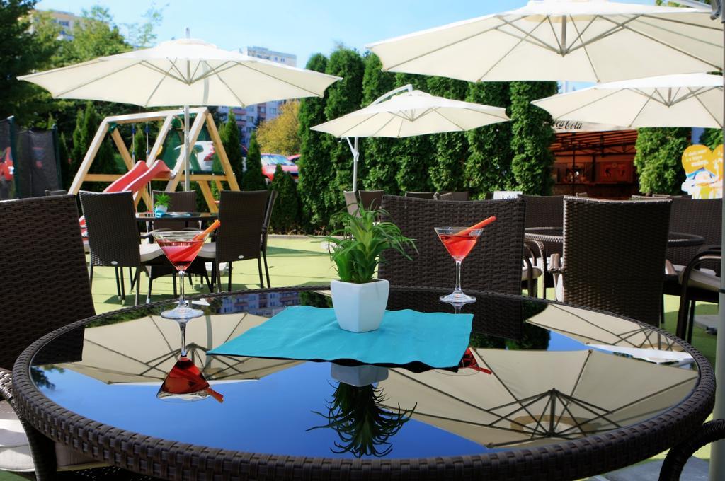 Hotel Dixon So Vstupom Do Bazena A Virivky Zdarma - Free Entrance To Pool And Jacuzzi Included Banská Bystrica Exterior foto
