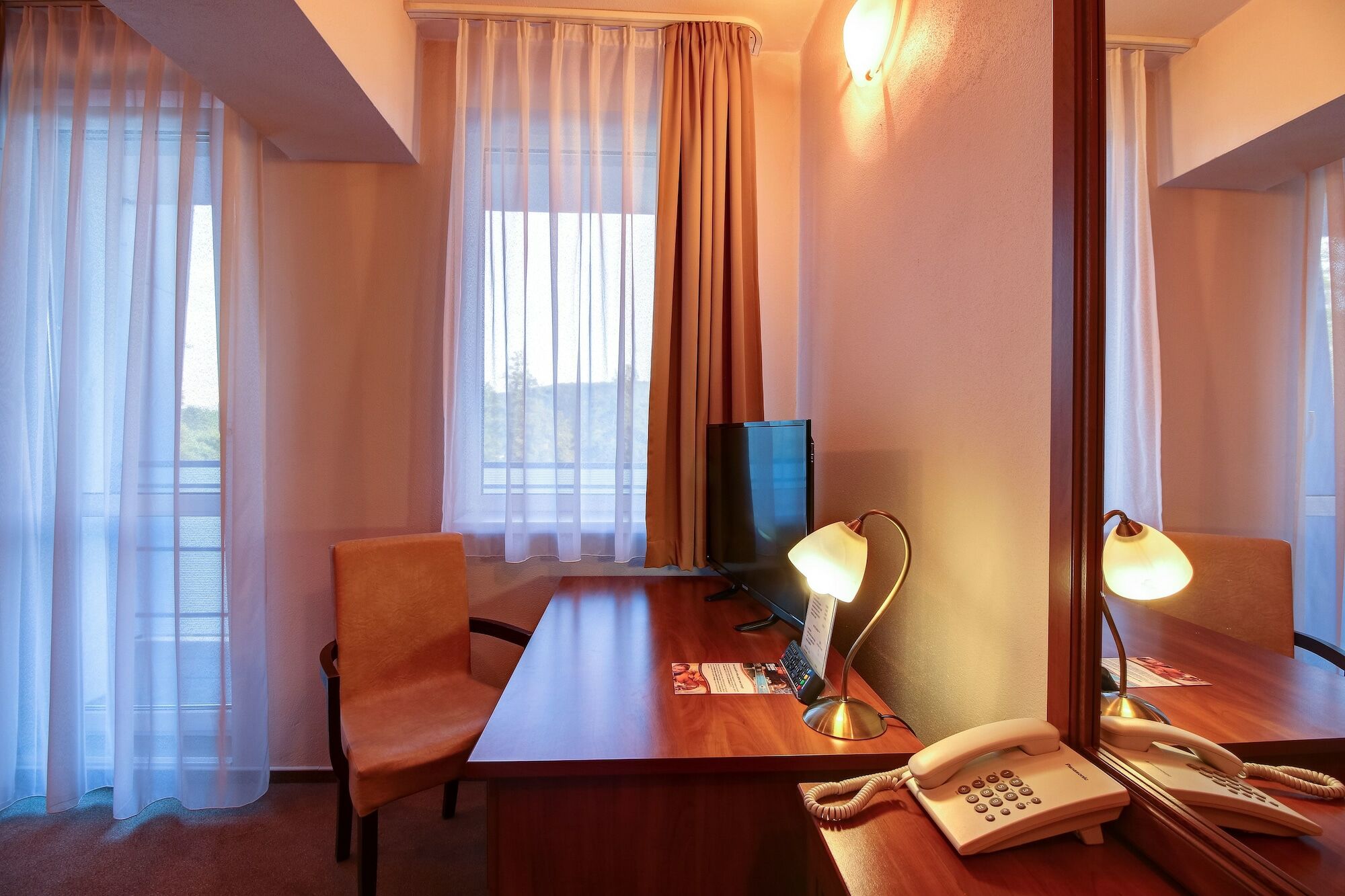Hotel Dixon So Vstupom Do Bazena A Virivky Zdarma - Free Entrance To Pool And Jacuzzi Included Banská Bystrica Exterior foto