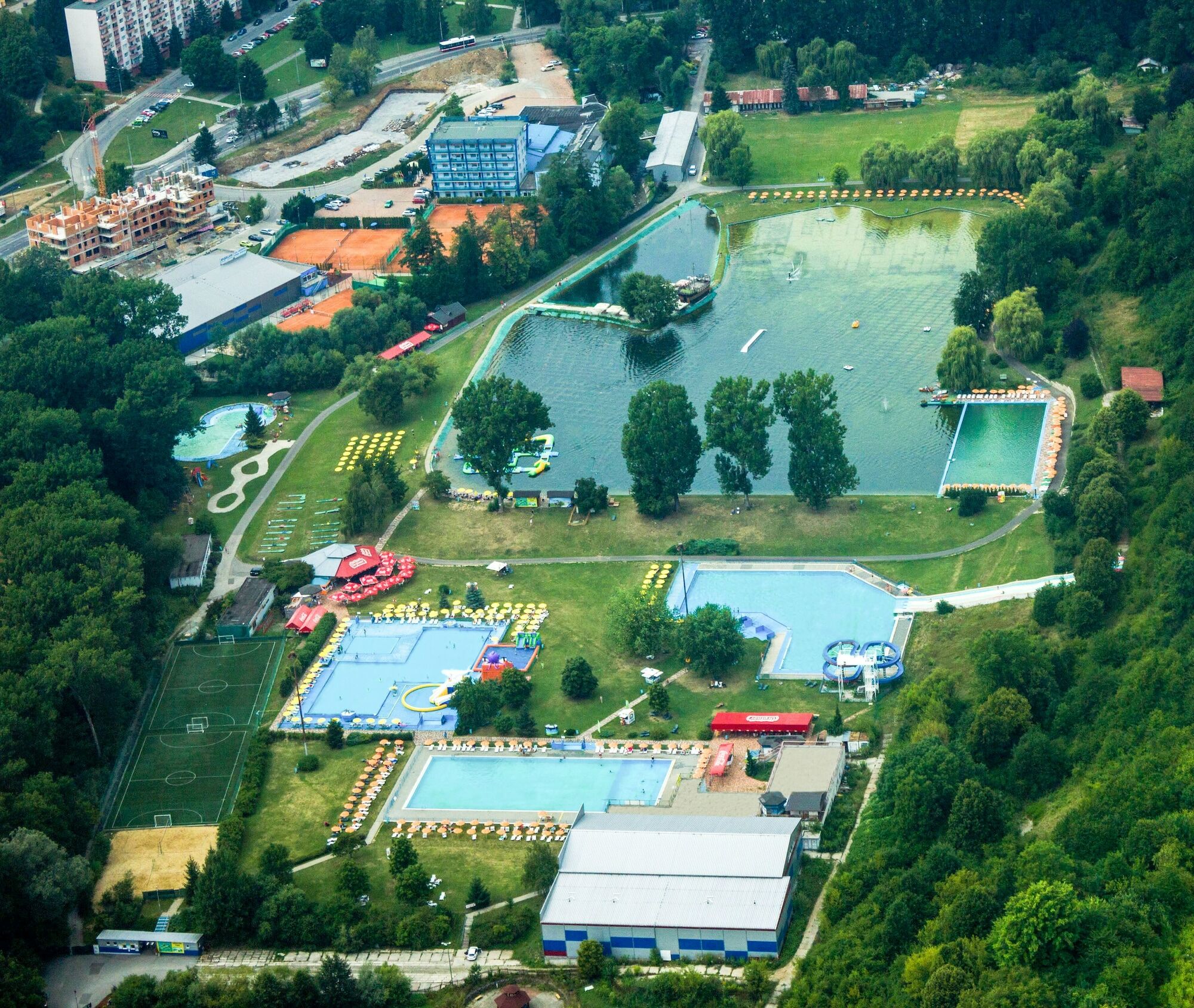 Hotel Dixon So Vstupom Do Bazena A Virivky Zdarma - Free Entrance To Pool And Jacuzzi Included Banská Bystrica Exterior foto