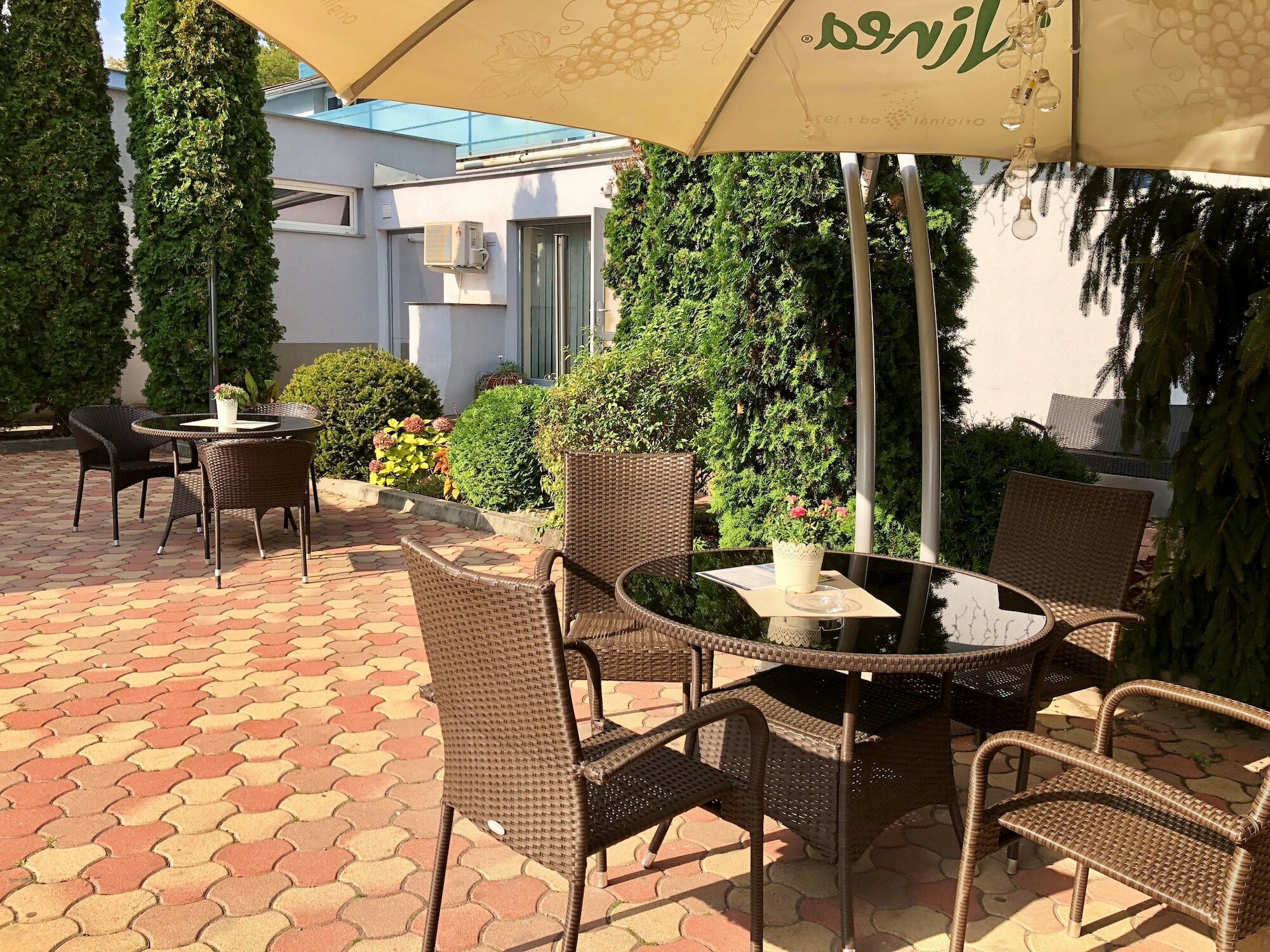 Hotel Dixon So Vstupom Do Bazena A Virivky Zdarma - Free Entrance To Pool And Jacuzzi Included Banská Bystrica Exterior foto